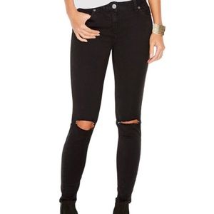 🎀 Free People • Destroyed Knee Skinny Jeans